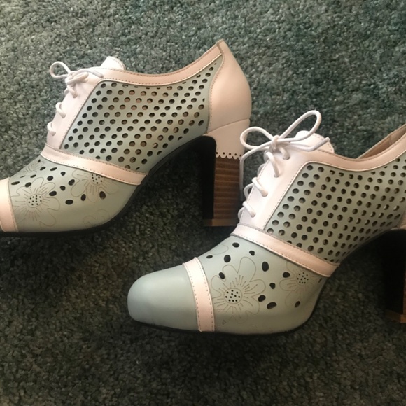 L’ Artiste pastel wingtip heels - Picture 3 of 7